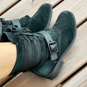 UGG ZIA MOTO COMBAT mid calf leather boots 🖤🖤